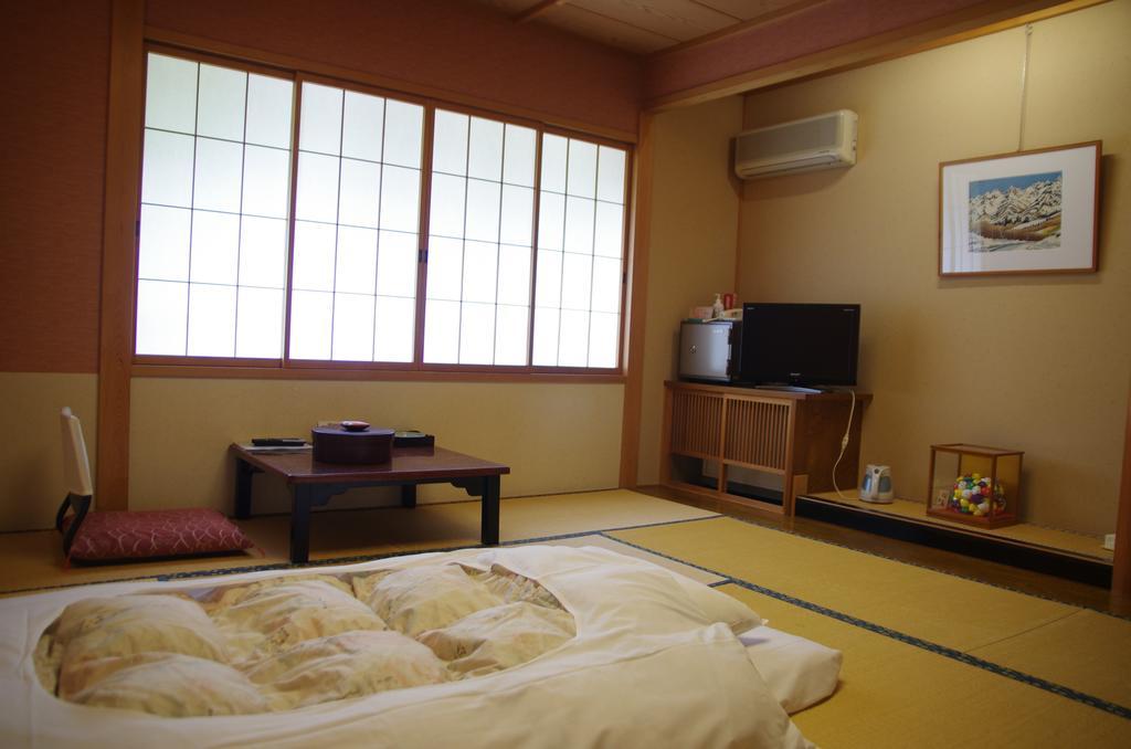 Hotel Konji Ryokan Takayama  Zimmer foto